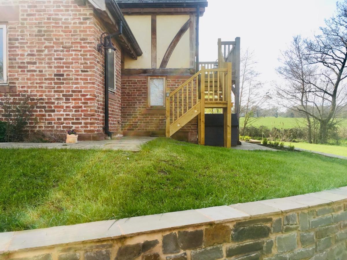 Oak Mead Villa Wrexham Room photo