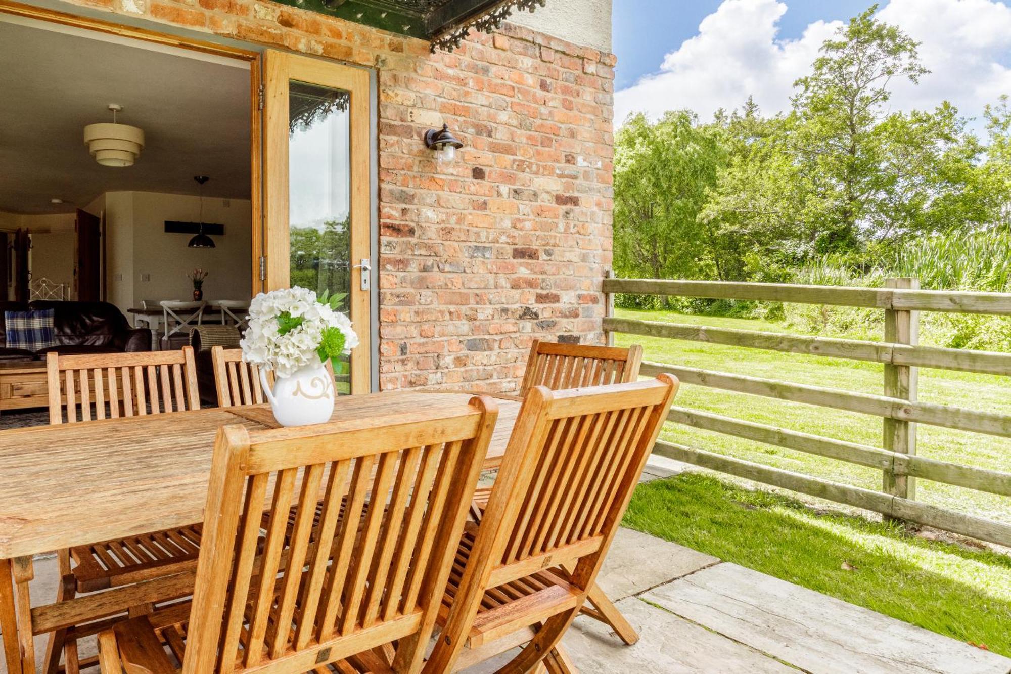 Oak Mead Villa Wrexham Room photo